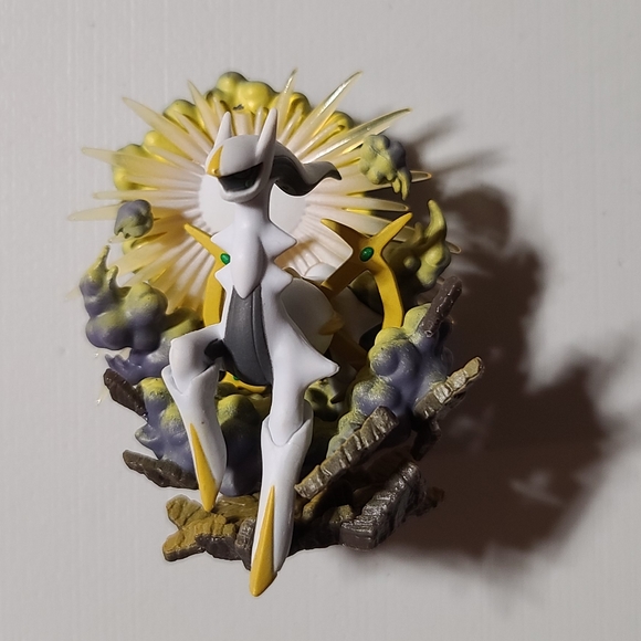 Pokémon Arceus Figurine - Picture 2 of 5